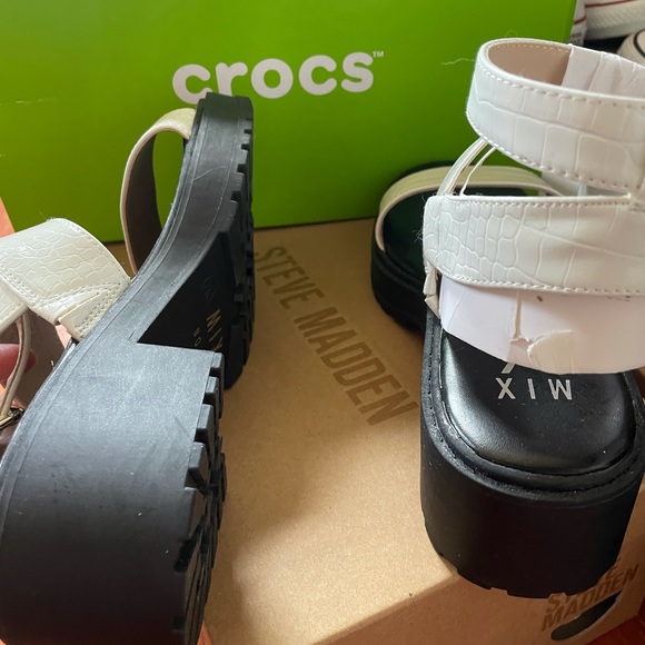 NWT CHUNKY WHITE SANDALS SOLD - Picture 2 of 6